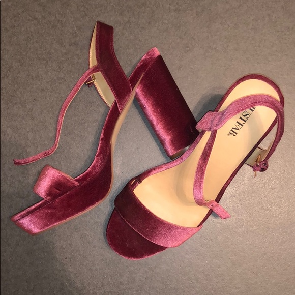 JustFab Shoes - Crushed Velvet Magenta Wedged Heel *NEVER WORN*